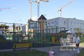 Спортивная площадка и детский сад.