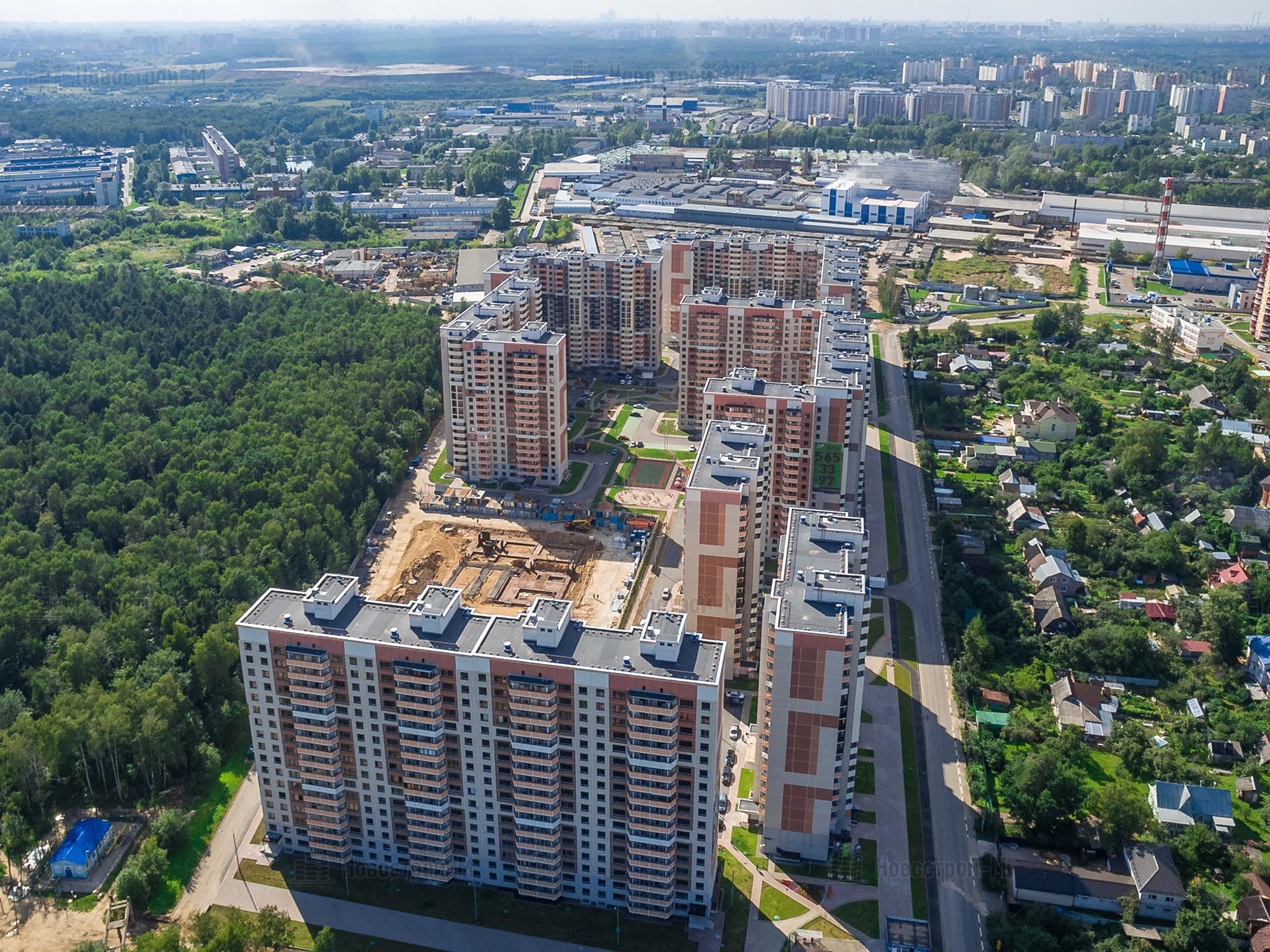 Ольгинский парк в железнодорожном фото