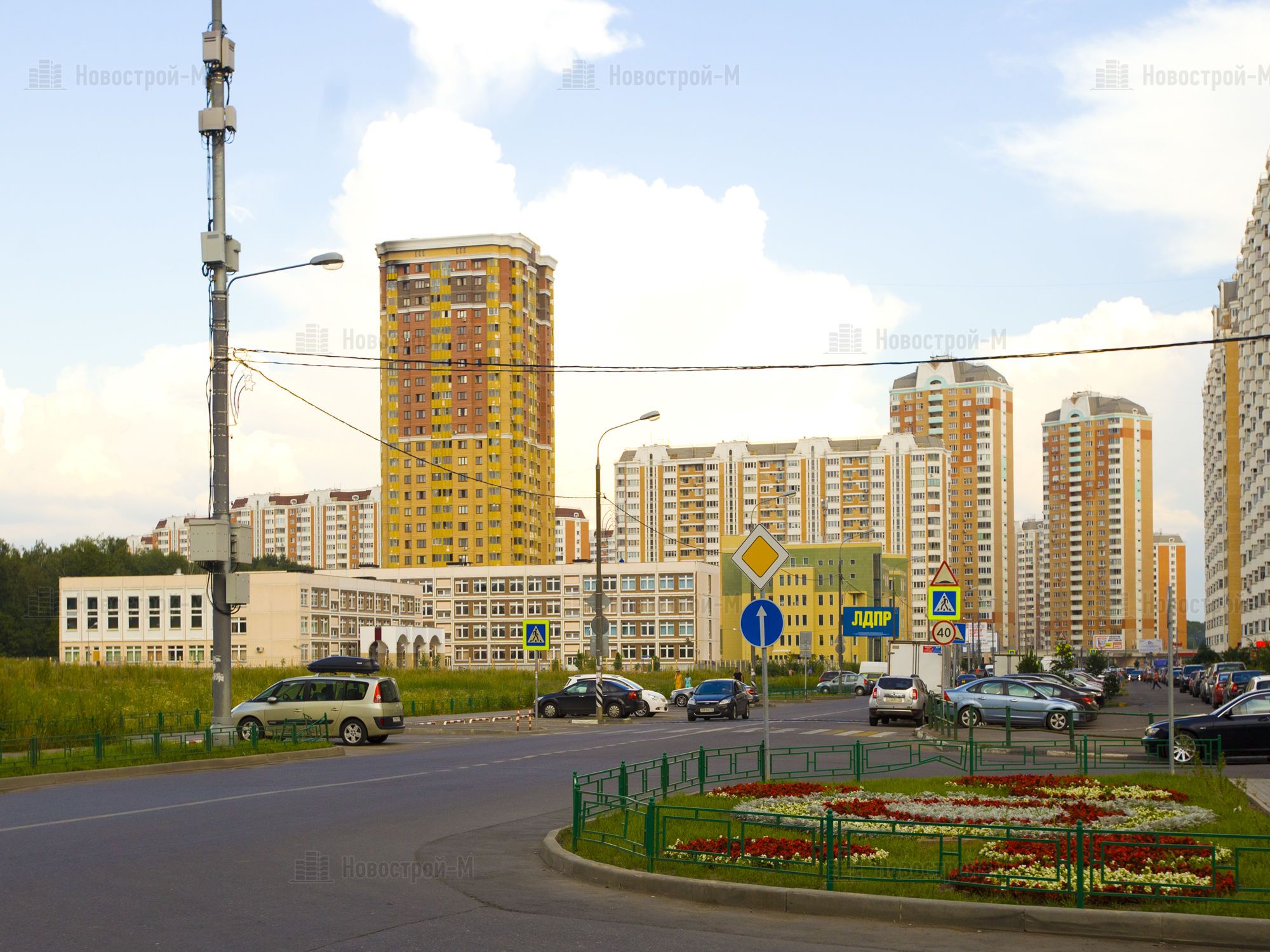 Школа граде московском. Град Московский. Радужная 23 град Московский. Ветград Московский.